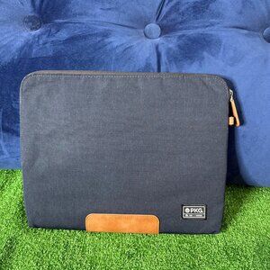 PKG Bags Slouch Laptop Sleeve, 13"/14" weather-resistant polyester Black